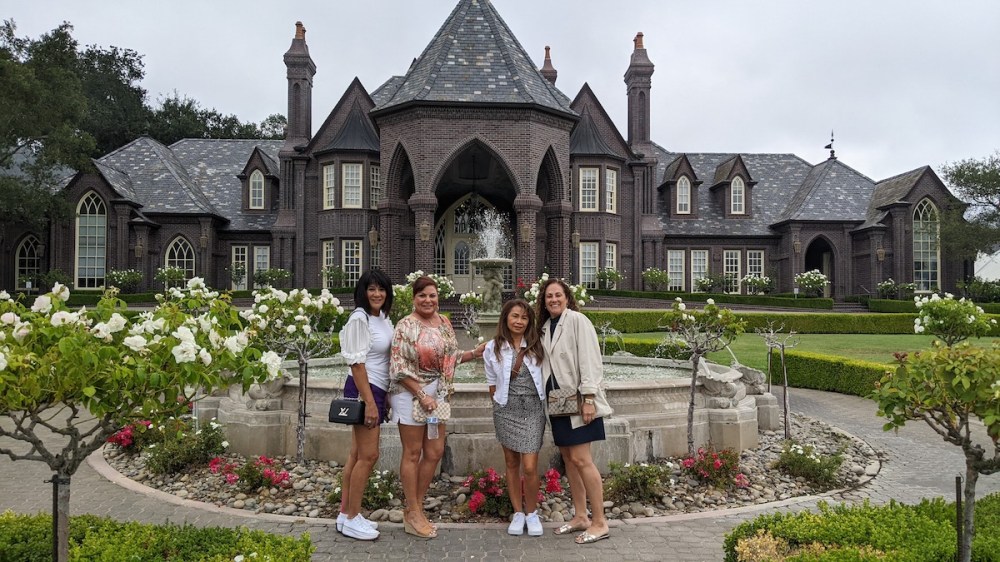 Ladies-Bachelorette-party-in-Sonoma-with-Destination-Drivers